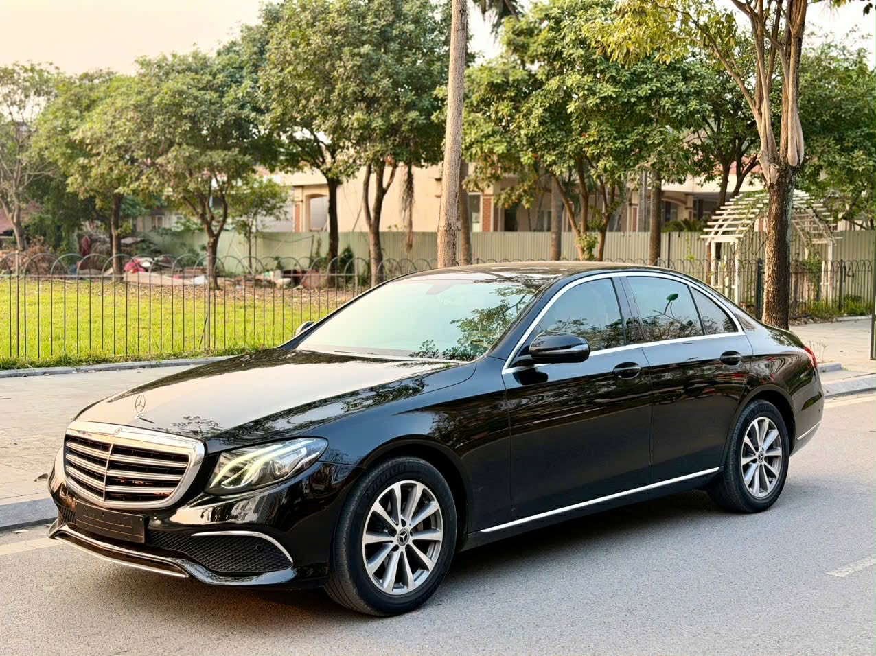 E200 2018 Model 2019 phần mềm tiếng việt&nbsp; lăn bánh 9.8 vạn km xe full lịch sử hãng Mec An Du&nbsp;